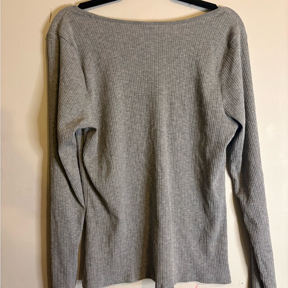 🛍️2/$20🛍️ NWOT Old Navy Ribbed V-Neck Long Sleeve Top - Picture 3 of 4